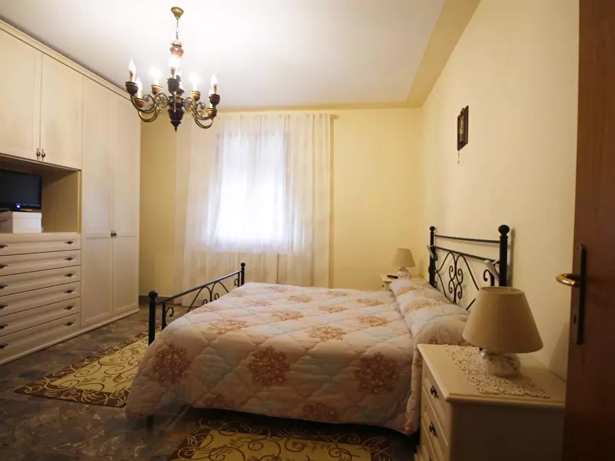 Immagine 9 di Casa colonica in vendita  a Larciano