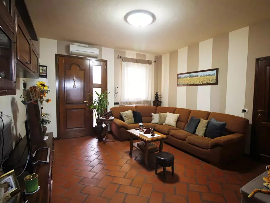 Immagine 16 di Casa colonica in vendita  a Larciano