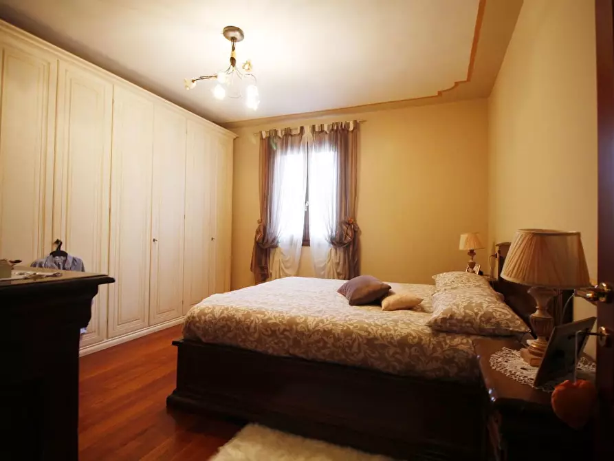 Immagine 17 di Casa colonica in vendita  a Larciano