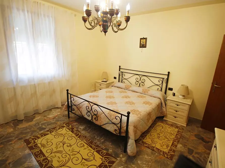 Immagine 10 di Casa colonica in vendita  a Larciano