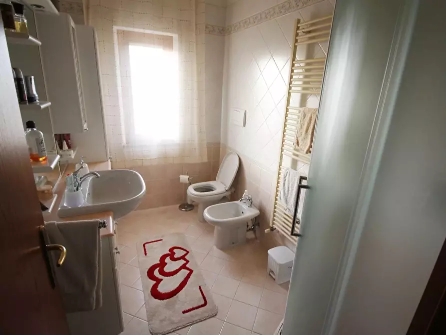 Immagine 8 di Casa colonica in vendita  a Larciano