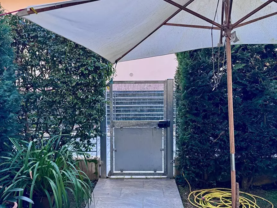 Immagine 21 di Villetta a schiera in vendita  a Massa