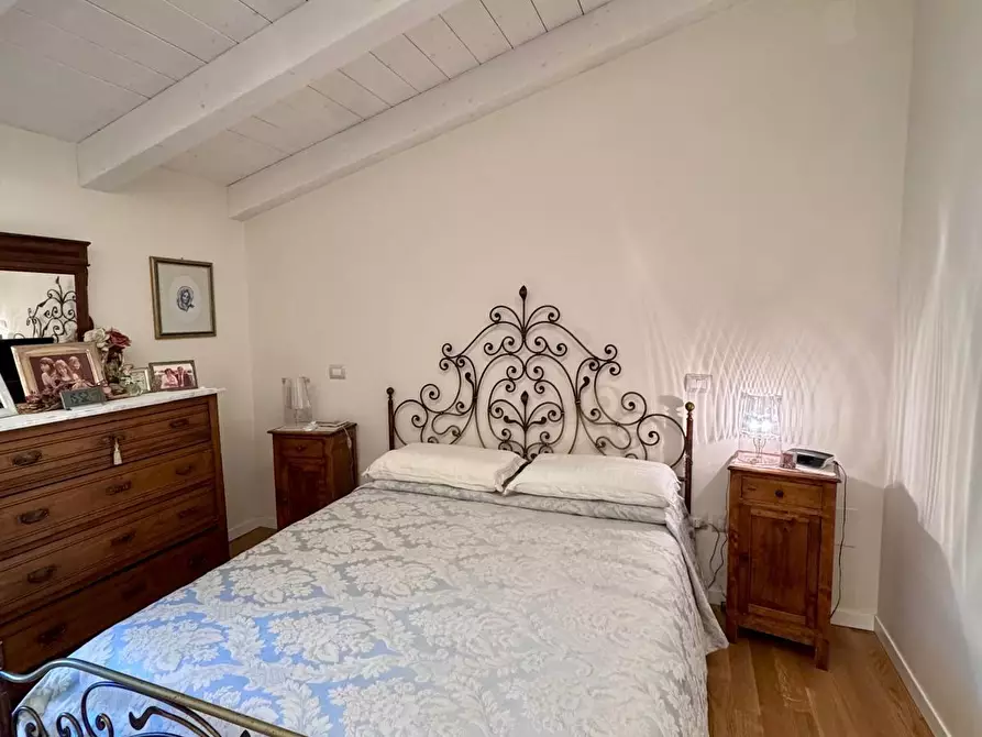 Immagine 11 di Villetta a schiera in vendita  a Massa