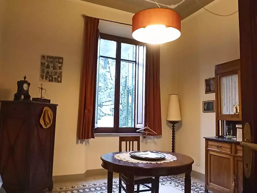 Immagine 16 di Appartamento in vendita  a Lucca