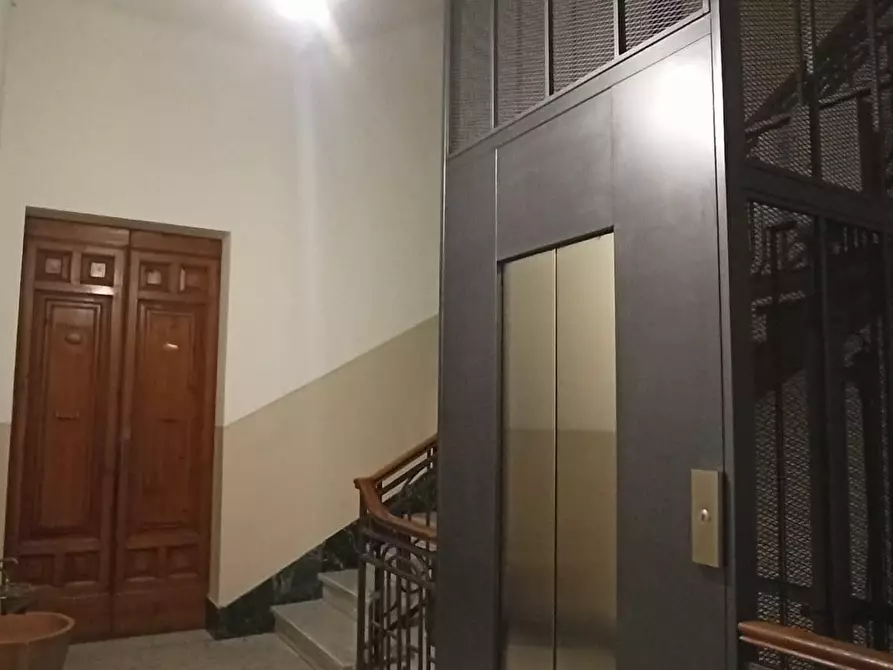 Immagine 10 di Appartamento in vendita  a Lucca