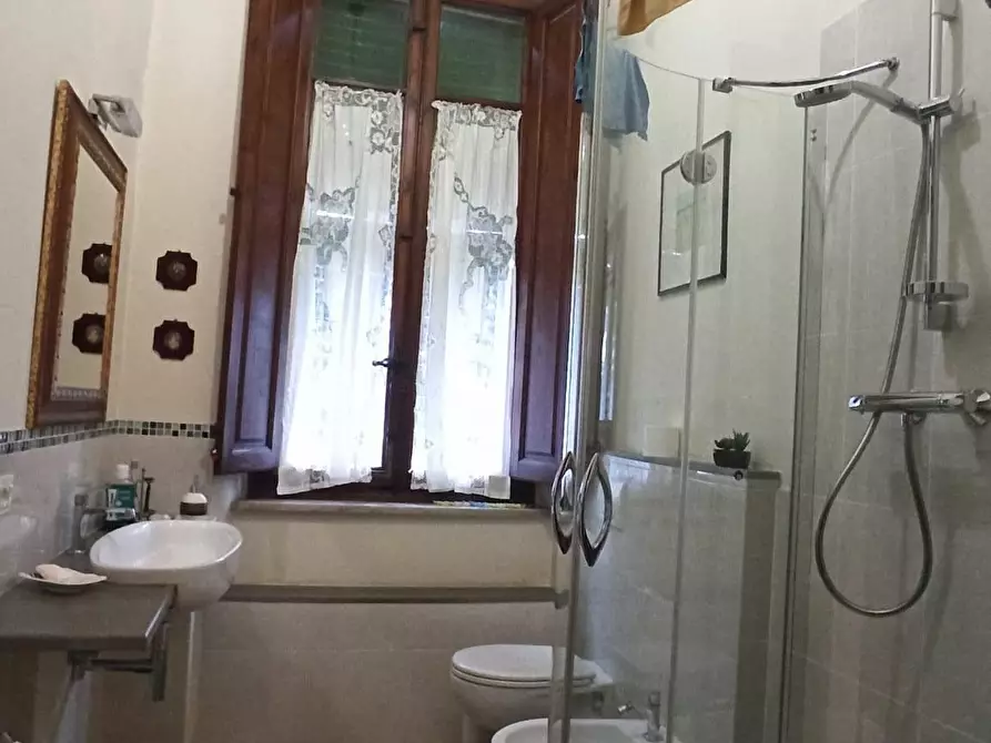 Immagine 13 di Appartamento in vendita  a Lucca