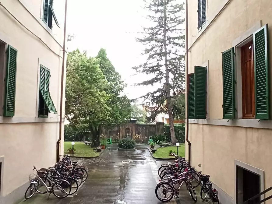 Immagine 2 di Appartamento in vendita  a Lucca