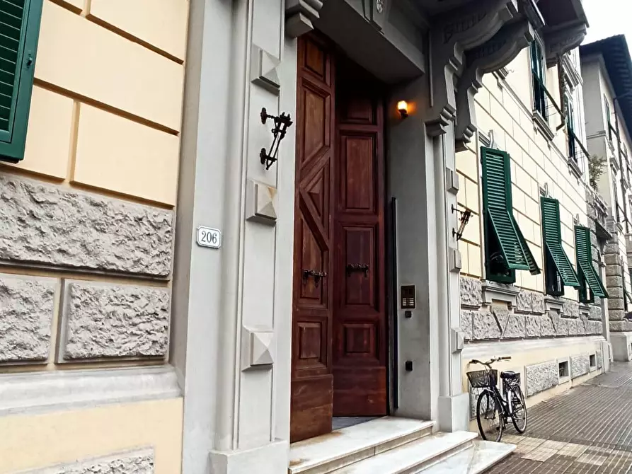 Immagine 1 di Appartamento in vendita  a Lucca