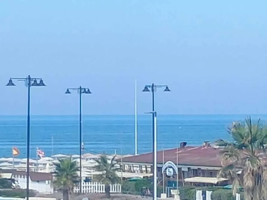 Immagine 28 di Appartamento in vendita  a Viareggio