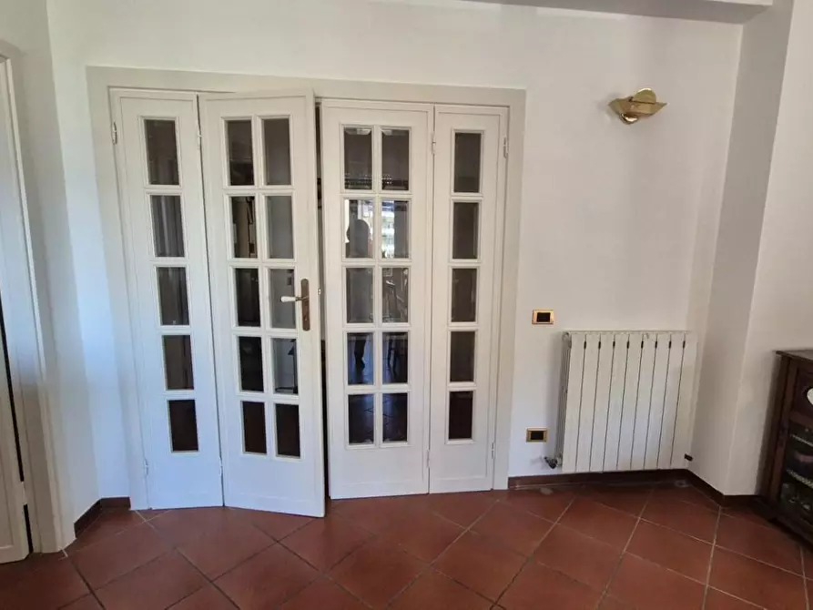 Immagine 10 di Appartamento in vendita  a Viareggio