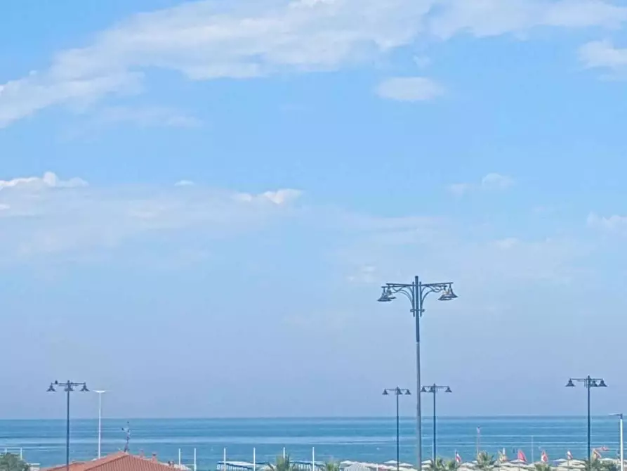 Immagine 1 di Appartamento in vendita  a Viareggio