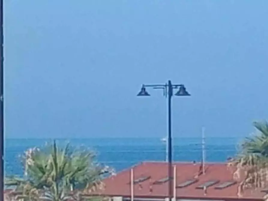 Immagine 25 di Appartamento in vendita  a Viareggio