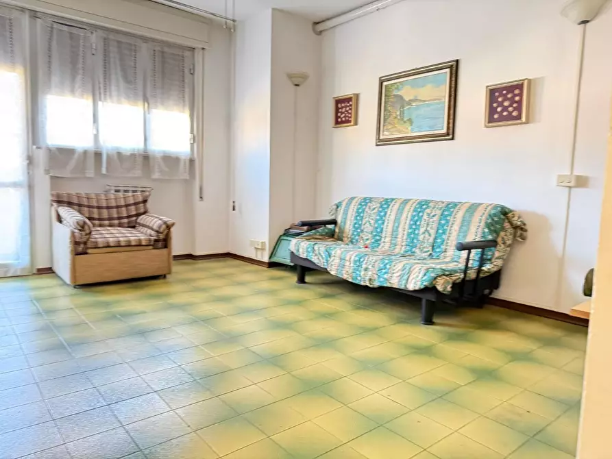 Immagine 2 di Appartamento in vendita  a Massa