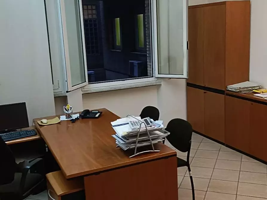 Immagine 8 di Ufficio in vendita  a Livorno