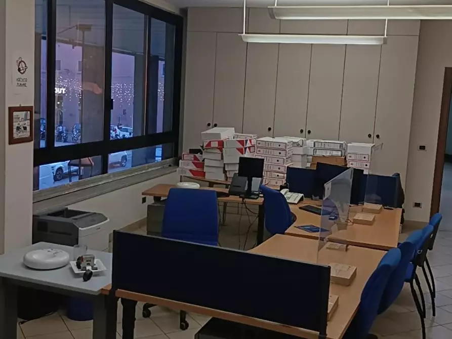 Immagine 4 di Ufficio in vendita  a Livorno