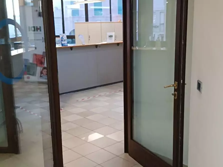 Immagine 2 di Ufficio in vendita  a Livorno
