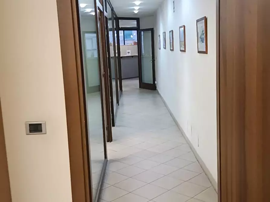 Immagine 3 di Ufficio in vendita  a Livorno