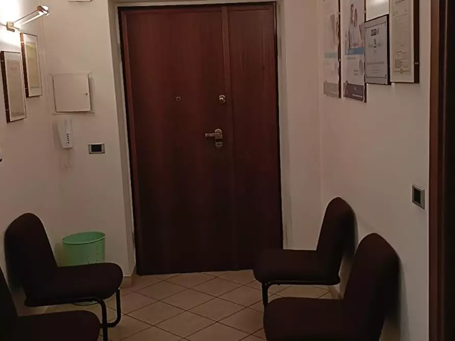 Immagine 6 di Ufficio in vendita  a Livorno