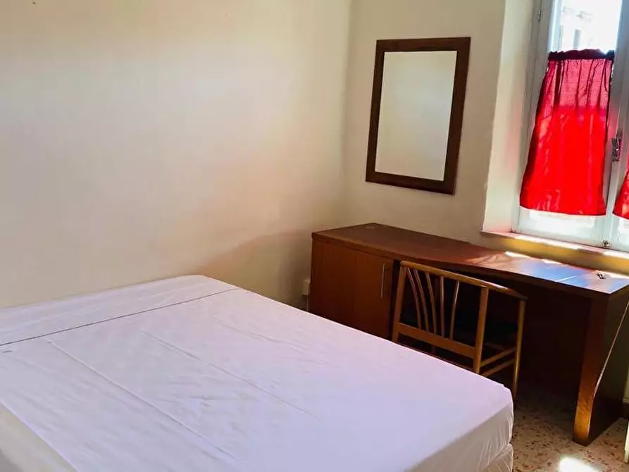 Immagine 8 di Appartamento in vendita  a Siena
