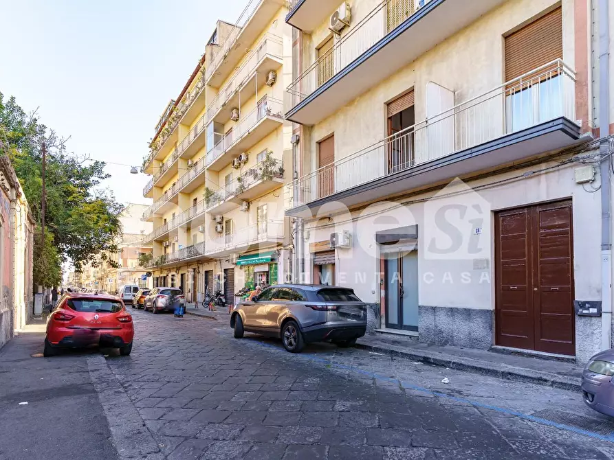 Immagine 23 di Laboratorio in vendita  a Catania