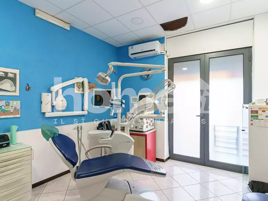 Immagine 6 di Laboratorio in vendita  a Catania