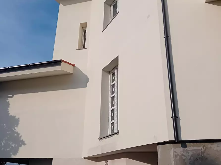 Immagine 2 di Villetta a schiera in vendita  a Campi Bisenzio