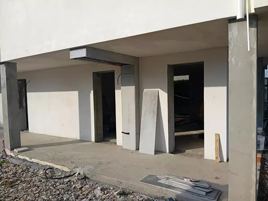 Immagine 10 di Villetta a schiera in vendita  a Campi Bisenzio