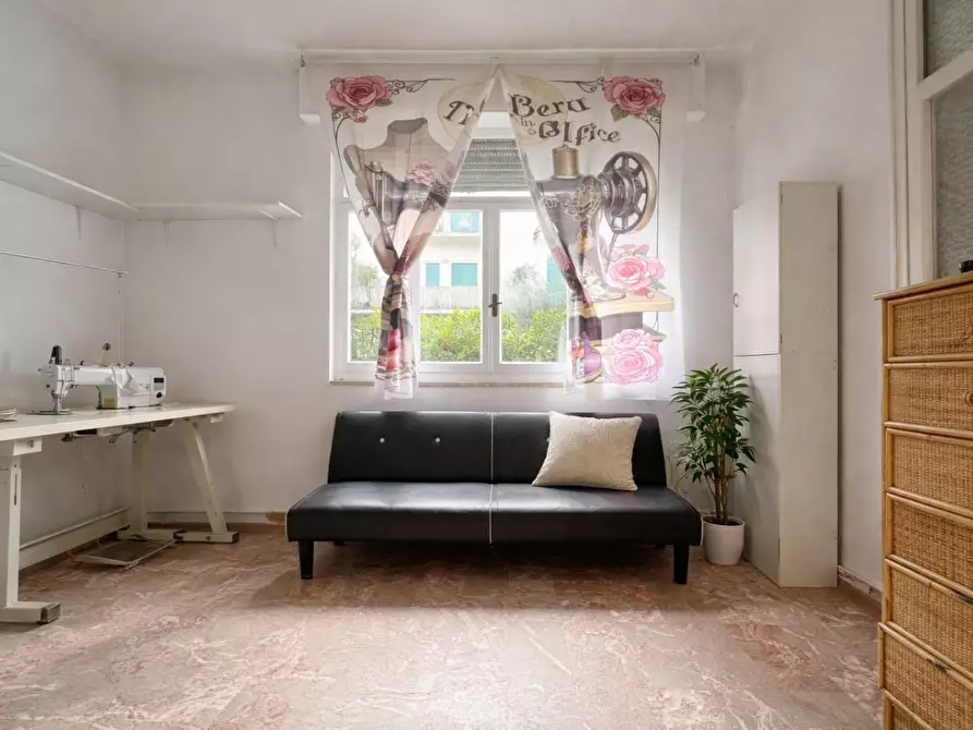 Immagine 5 di Casa trifamiliare in vendita  a Viareggio