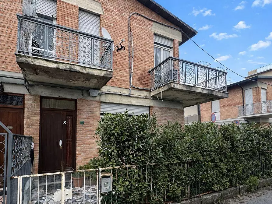 Immagine 1 di Casa trifamiliare in vendita  a Viareggio