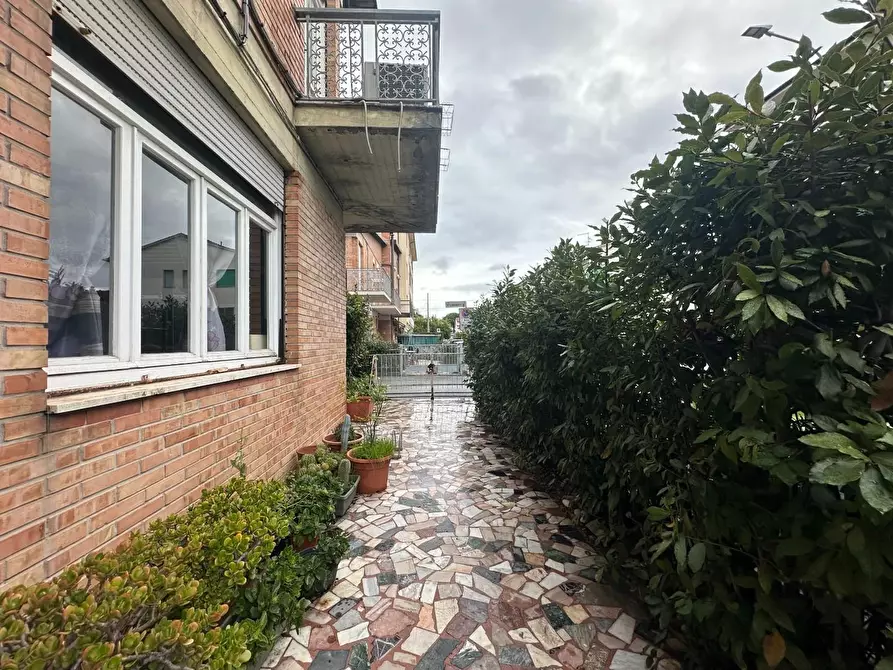 Immagine 2 di Casa trifamiliare in vendita  a Viareggio