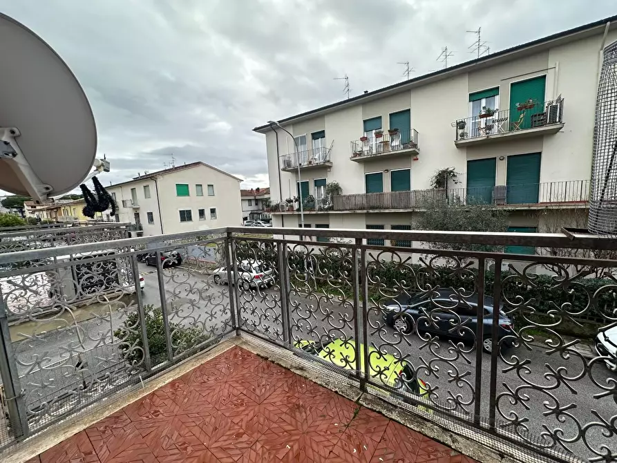 Immagine 23 di Casa trifamiliare in vendita  a Viareggio