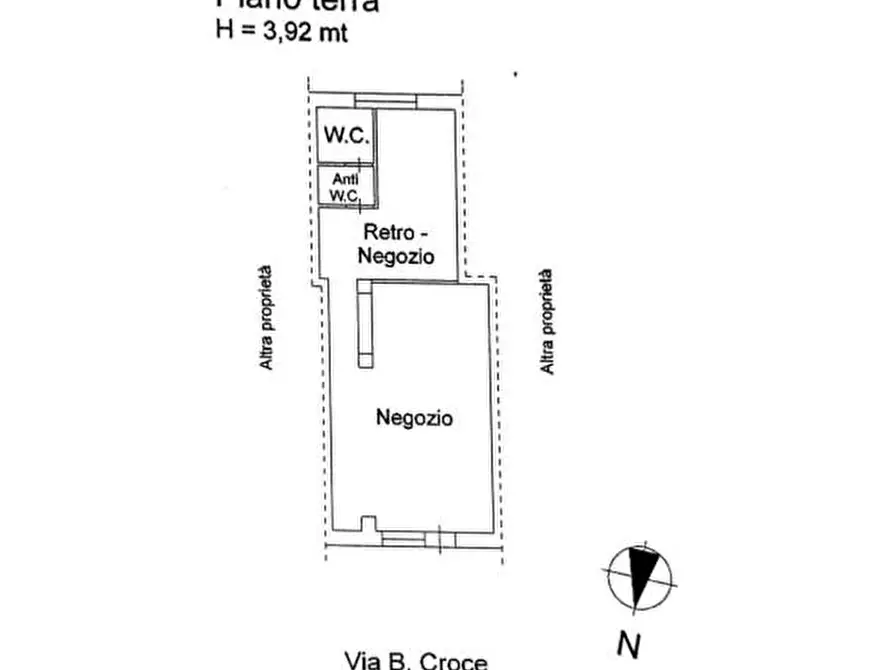 Immagine 12 di Locale commerciale in affitto  a Lecce