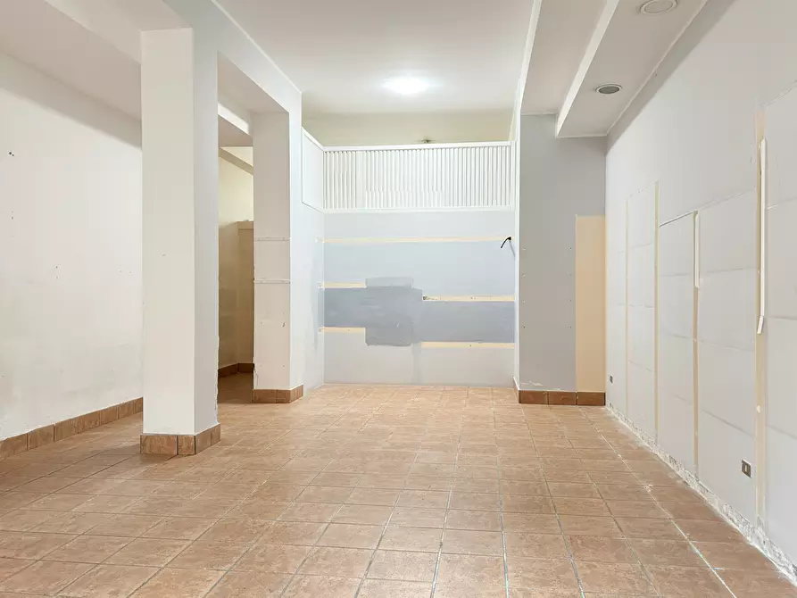 Immagine 5 di Locale commerciale in affitto  a Lecce