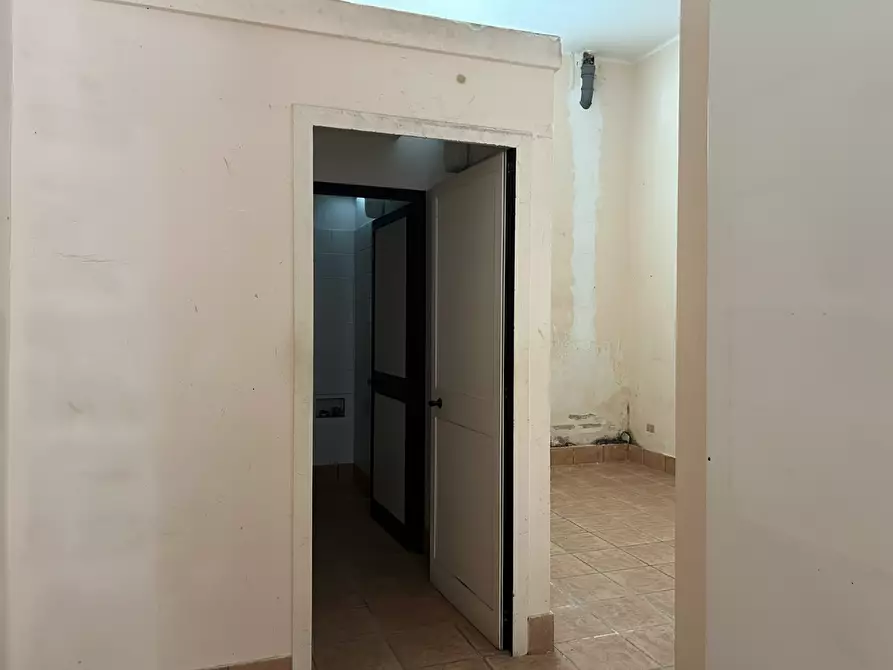 Immagine 10 di Locale commerciale in affitto  a Lecce