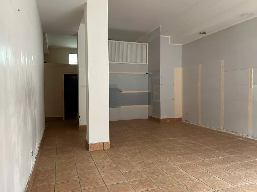 Immagine 7 di Locale commerciale in affitto  a Lecce