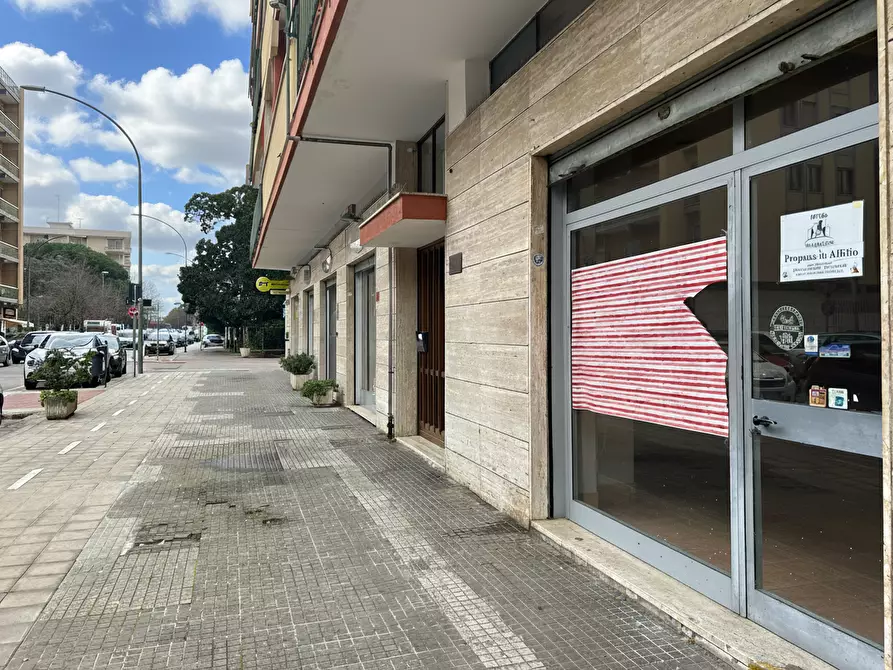 Immagine 3 di Locale commerciale in affitto  a Lecce