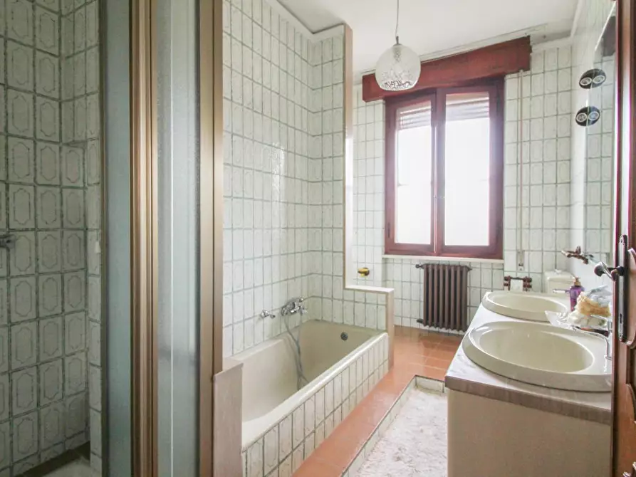 Immagine 25 di Villa in vendita  a Pisa