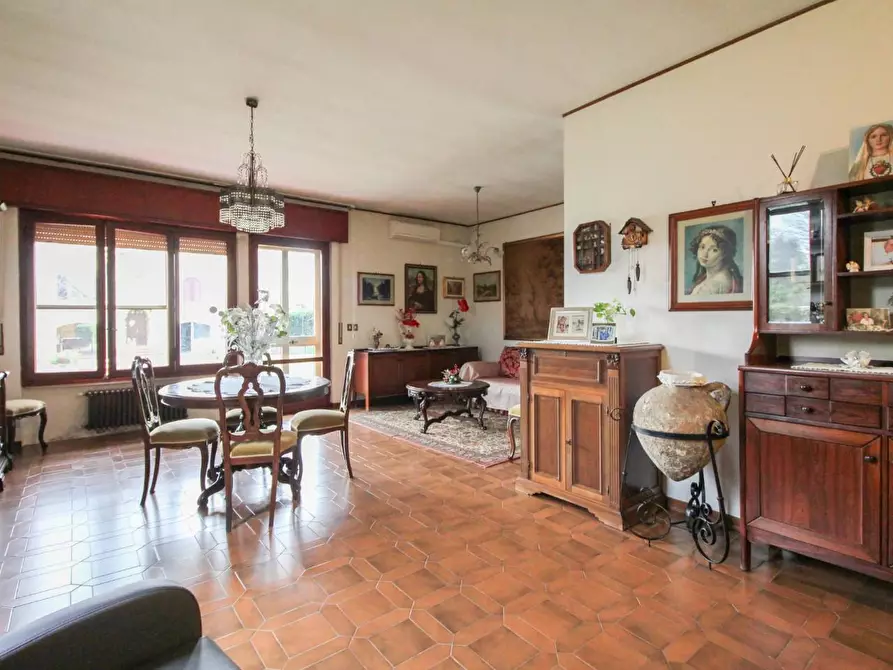 Immagine 2 di Villa in vendita  a Pisa