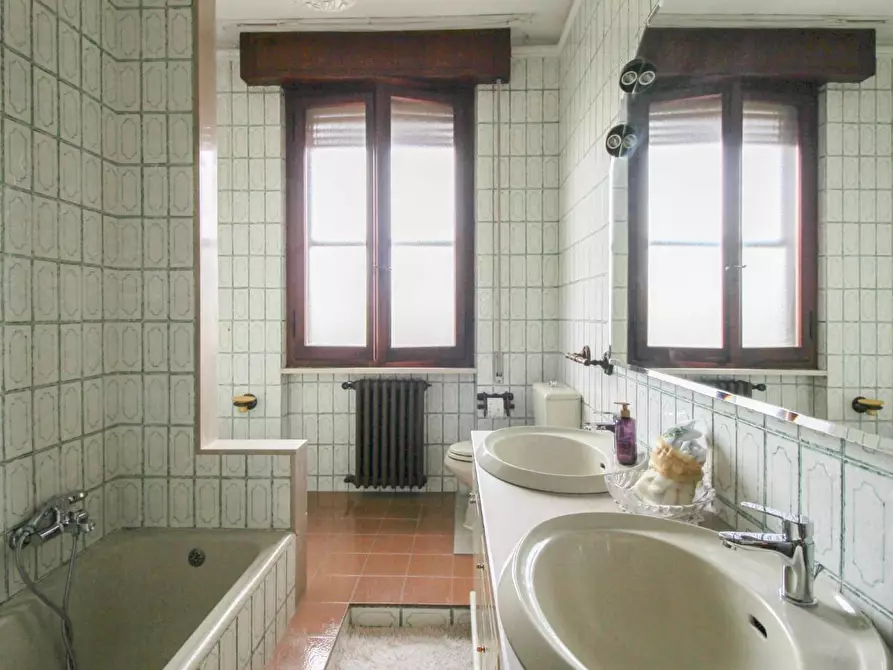 Immagine 24 di Villa in vendita  a Pisa