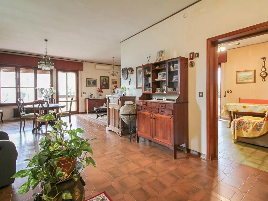 Immagine 1 di Villa in vendita  a Pisa