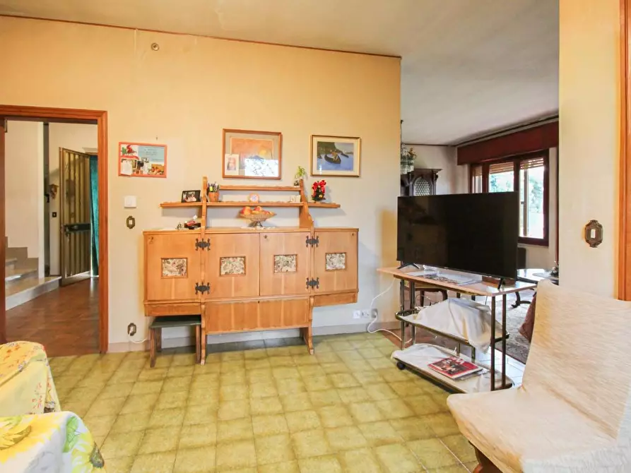 Immagine 11 di Villa in vendita  a Pisa