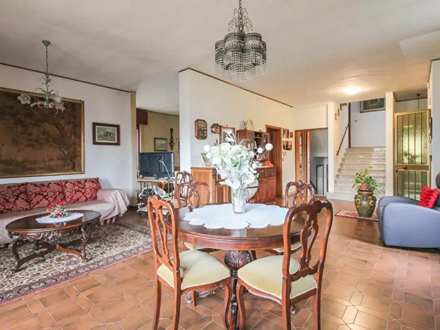 Immagine 4 di Villa in vendita  a Pisa