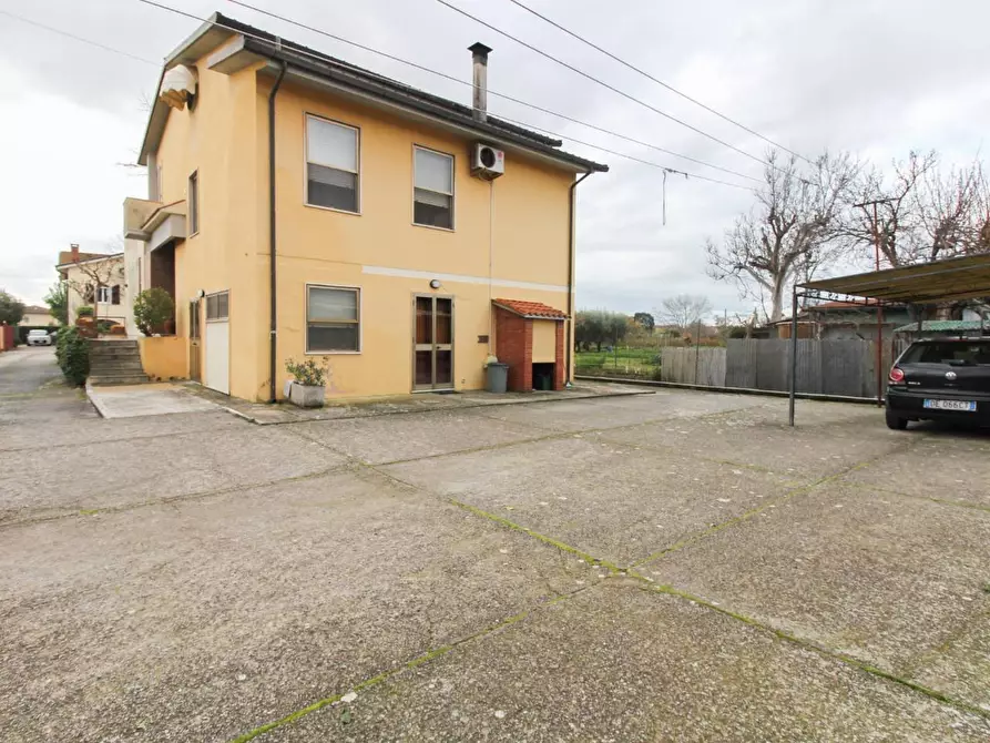 Immagine 55 di Villa in vendita  a Pisa