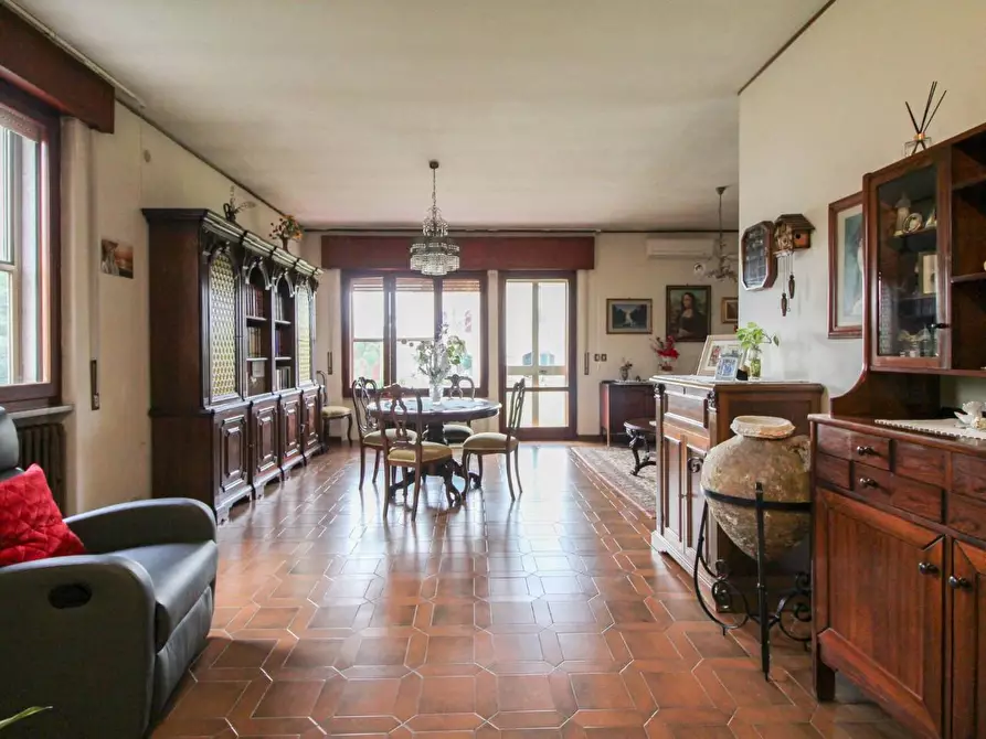 Immagine 8 di Villa in vendita  a Pisa