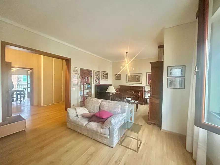 Immagine 3 di Appartamento in vendita  a Siena