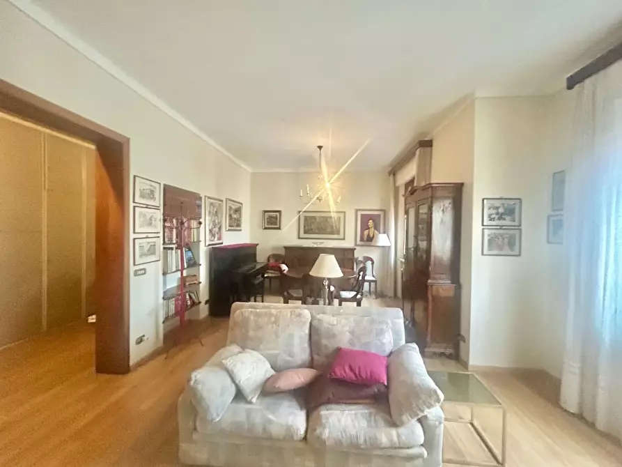 Immagine 5 di Appartamento in vendita  a Siena