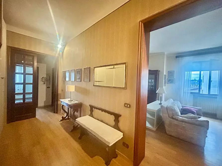 Immagine 11 di Appartamento in vendita  a Siena