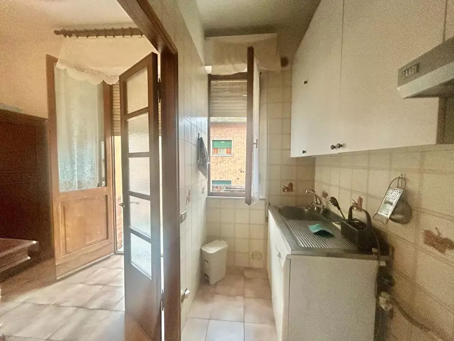 Immagine 10 di Appartamento in vendita  a Siena