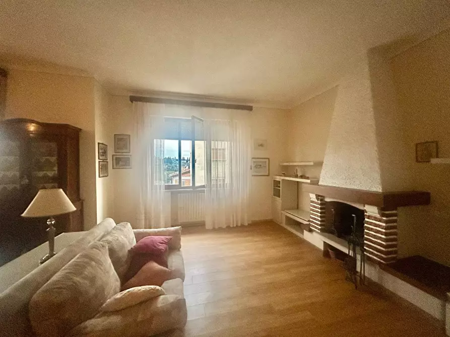 Immagine 2 di Appartamento in vendita  a Siena