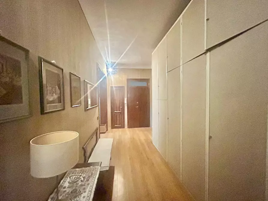 Immagine 18 di Appartamento in vendita  a Siena